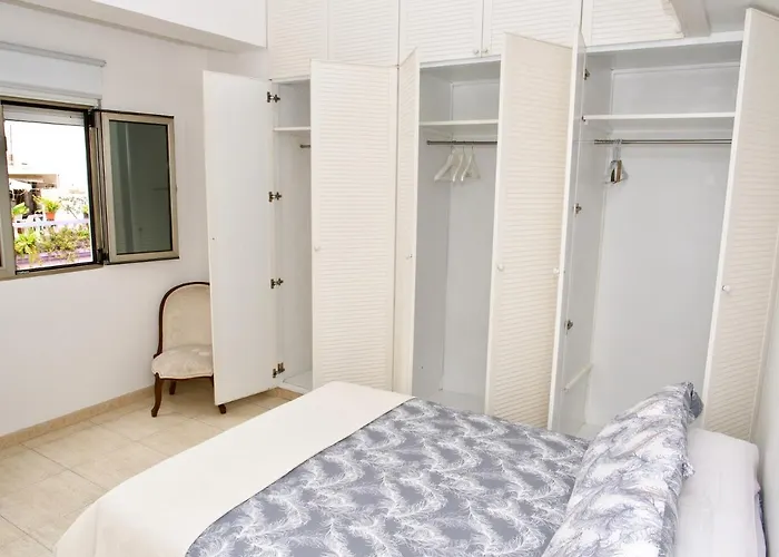 Playa Alcaravaneras * לאס פאלמס דה גראן קנאריה